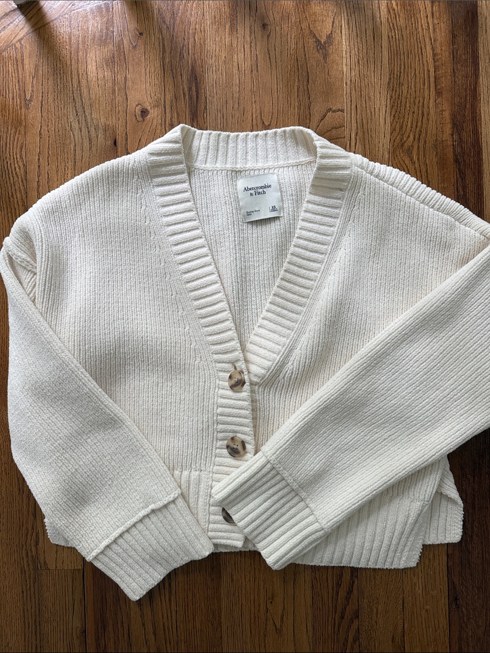 NWOT Abercrombie & Fitch Cream Ribbed V-Neck Button Cardigan Sweater XS